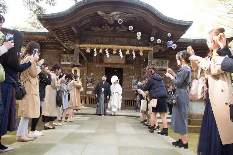 館内または神社での挙式の様子